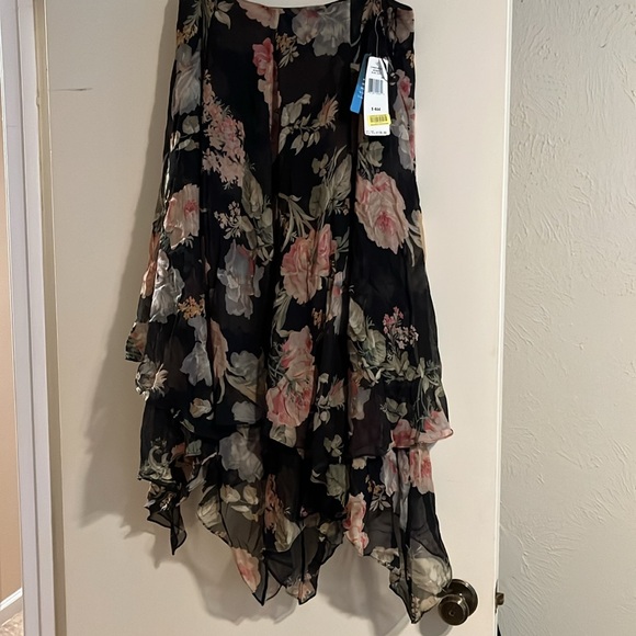 Ralph Lauren  handkerchief hem skirt. - Picture 2 of 3